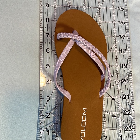 NWOT VOLCOM GIRLS YOUTH FLIP FLOP SIZE 2 - Picture 3 of 3